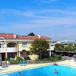 Daire Garden With Pool In Village *