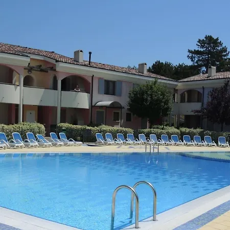 Garden With Pool In Village Apartmán