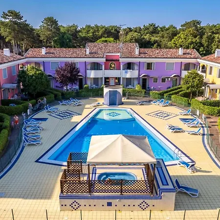 Garden With Pool In Village Apartamento Bibione